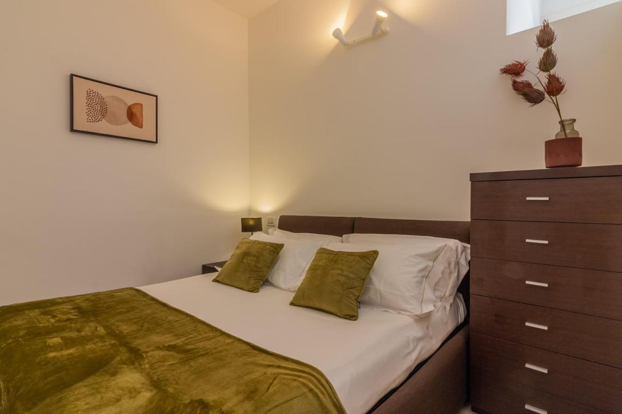 Anzani Modern Studio By Wonderful Italy Apartment Como Bagian luar foto